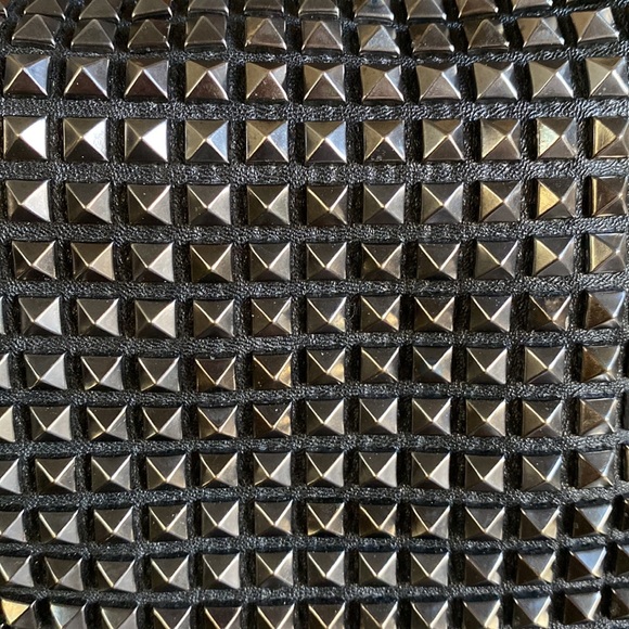 BURBERRY PRORSUM - Black Studded Leather Hoxton Hobo - Picture 2 of 16